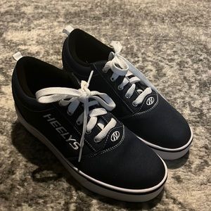 Navy blue size 7 heelys
